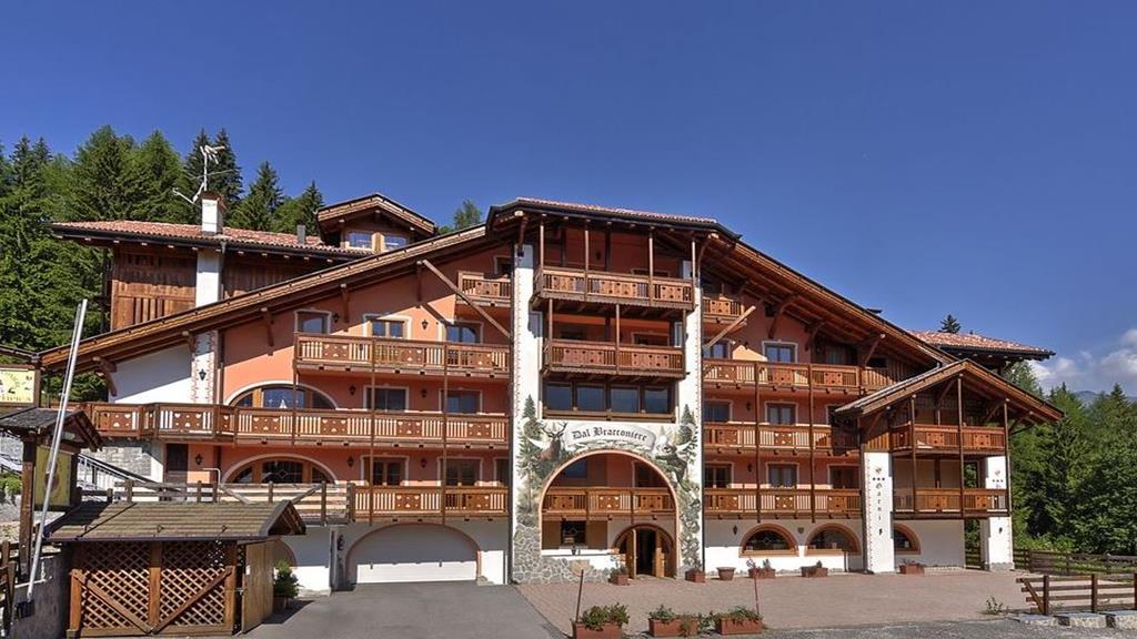 Hotel Dal Bracconiere Folgarida Exteriör bild